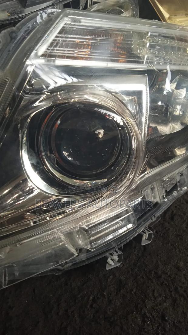 Toyota Noah 2015-2018 Headlight - thumbnail 2