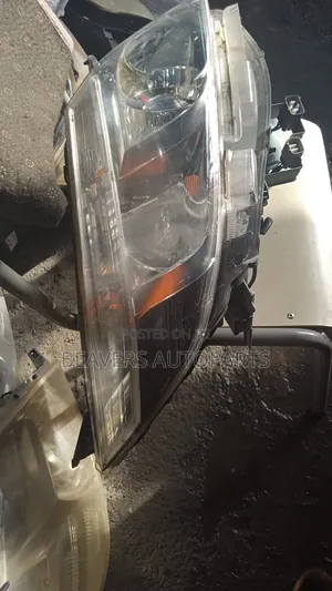 Toyota Noah 2015-2018 Headlight