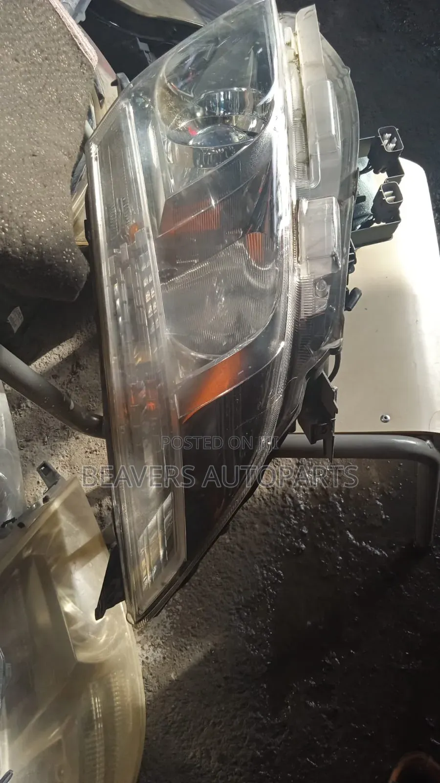 Toyota Noah 2015-2018 Headlight
