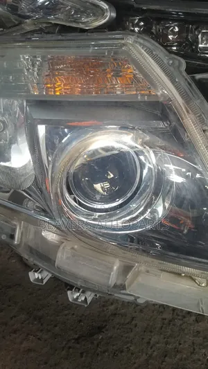 Toyota Noah 2015-2018 Headlight