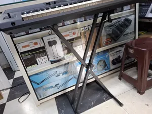 Yamaha PSR SX-700 Keyboard With Keyboard Stand