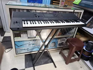 Yamaha PSR SX-700 Keyboard With Keyboard Stand