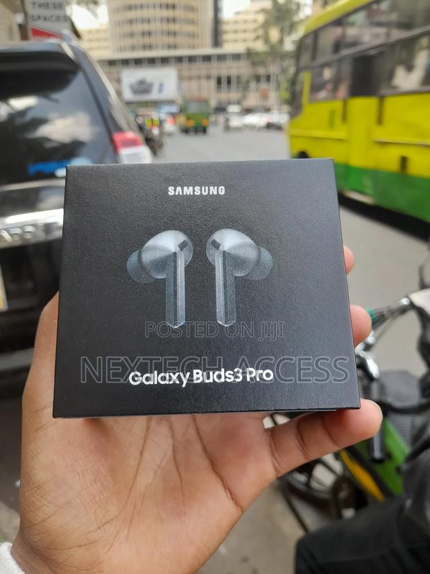 Samsung Buds 3 Pro - main view