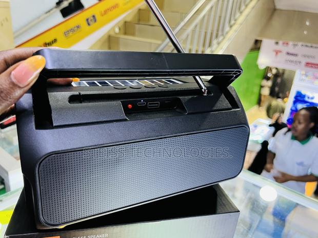 Good Bass Portable Bluetooth Speaker. - thumbnail 9