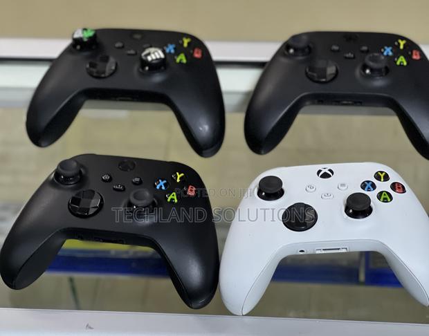 Xbox Series X Controller - main view