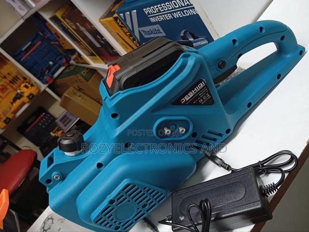 Makita Cordless Chainsaw - main view