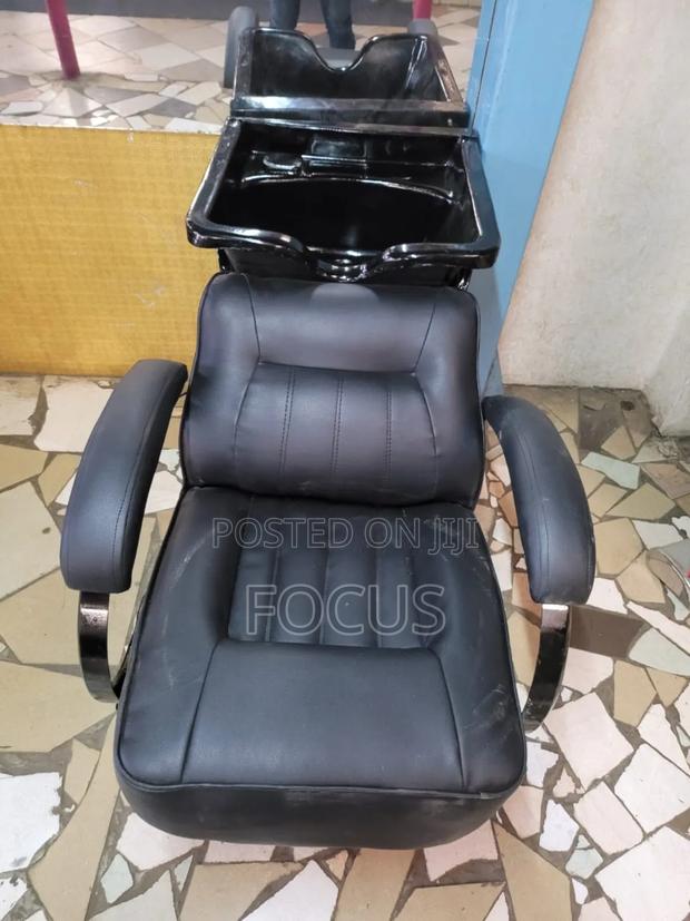 Salon Seatt With Sink - main view