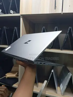 Laptop HP ZBook Firefly G8 16GB Intel Core I7 SSD 512GB