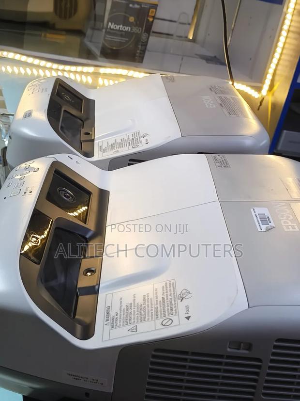 Epson Short Throw Projector Brightlink 485wi - main view