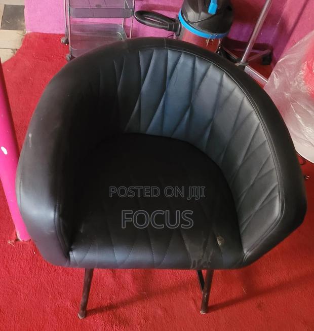 Salon Styling Seat. Comfortable Durable Black,White,Pink - thumbnail 3