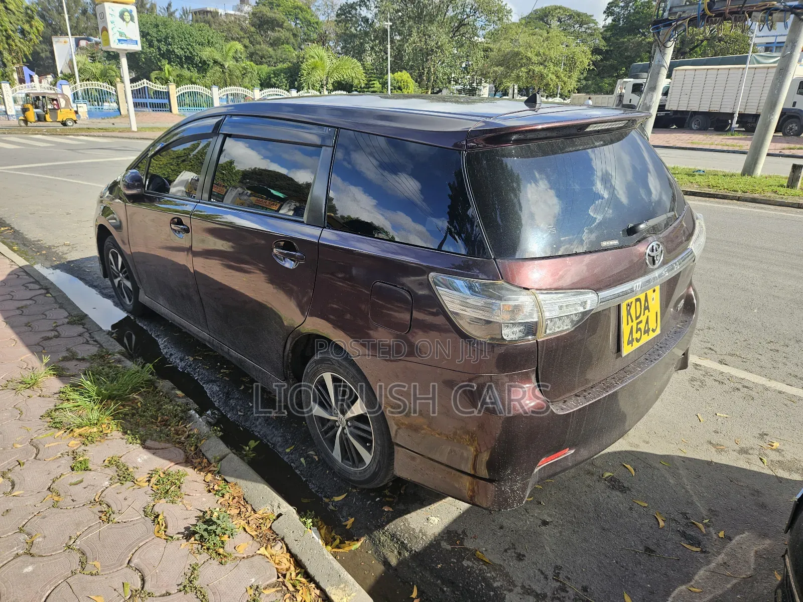 Toyota Wish 2013