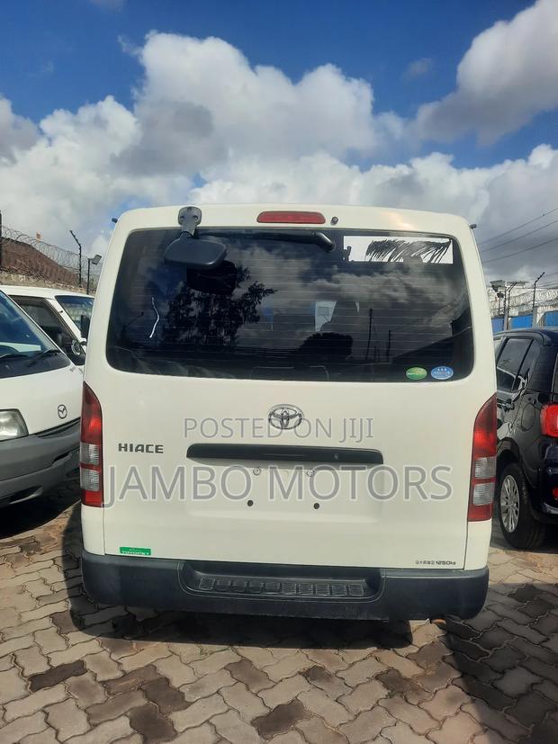 Toyota HiAce 2017 White - thumbnail 11