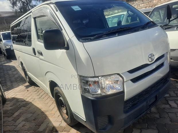 Toyota HiAce 2017 White - thumbnail 13