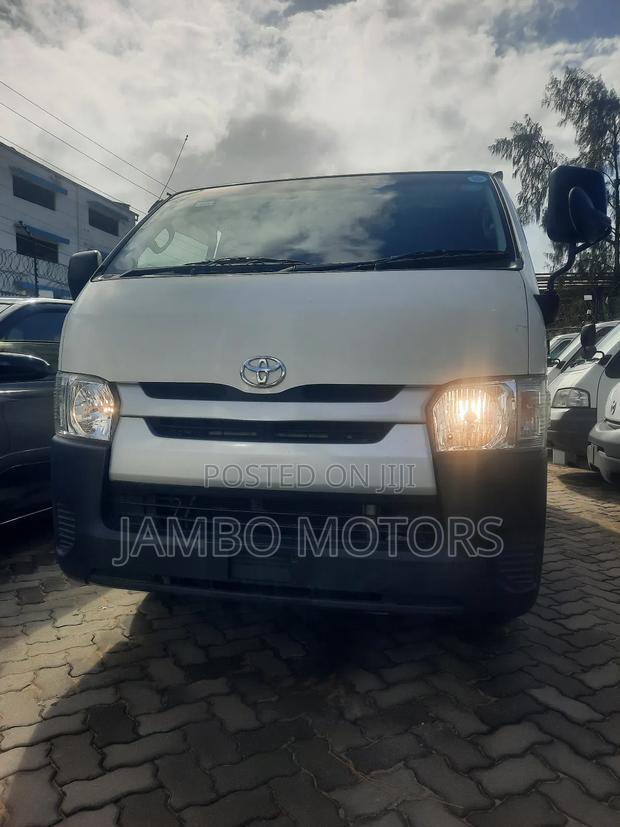 Toyota HiAce 2017 White - thumbnail 17