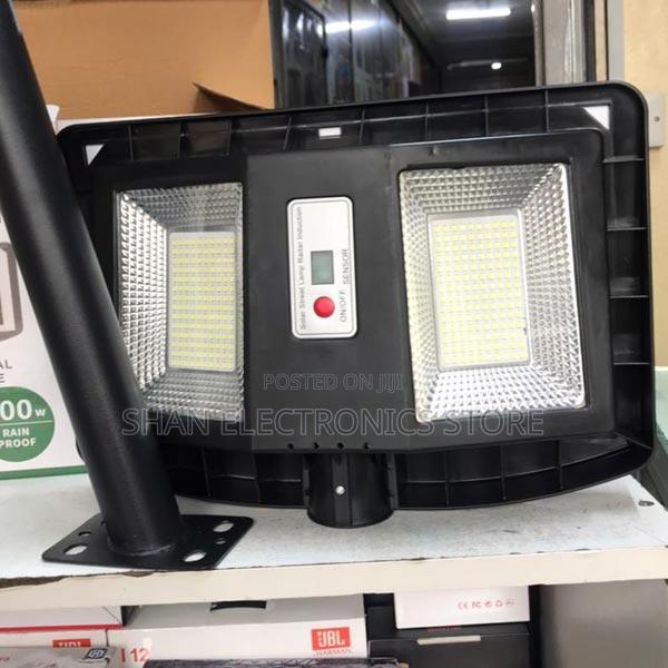Parking Lot Street Light High Quality 300 Watts Solar Street