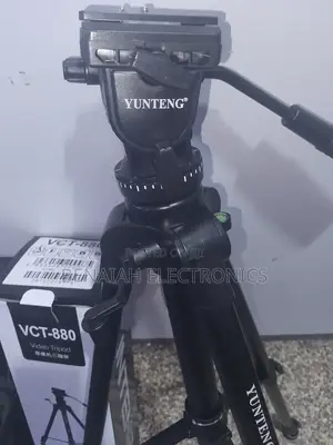 Universal Pro Camera Tripod With Fluid Video Head