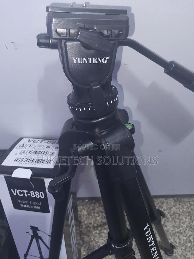 Universal Pro Camera Tripod With Fluid Video Head - thumbnail 2