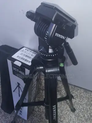 Universal Pro Camera Tripod With Fluid Video Head