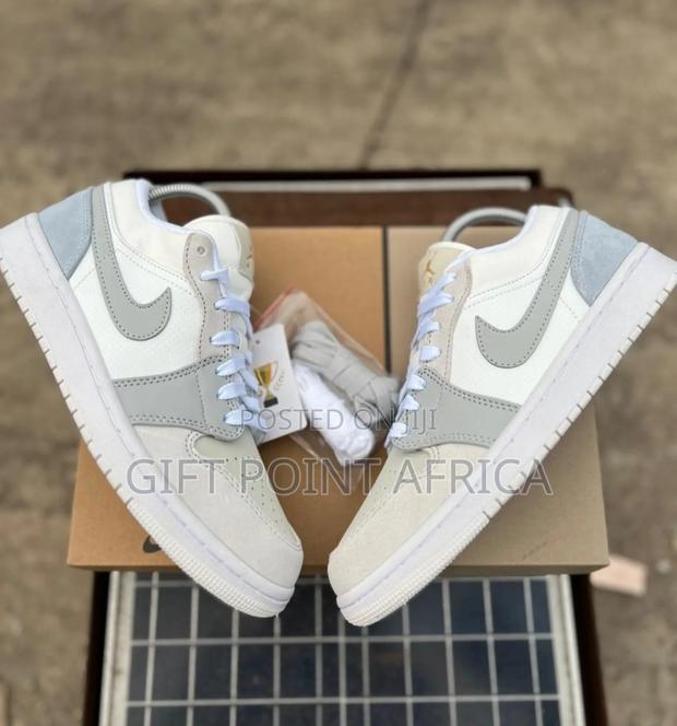 Air Jordan 1 Unisex Sneakers - thumbnail 3