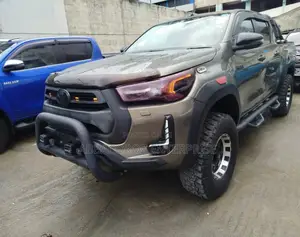 Toyota Hilux 2021 Brown