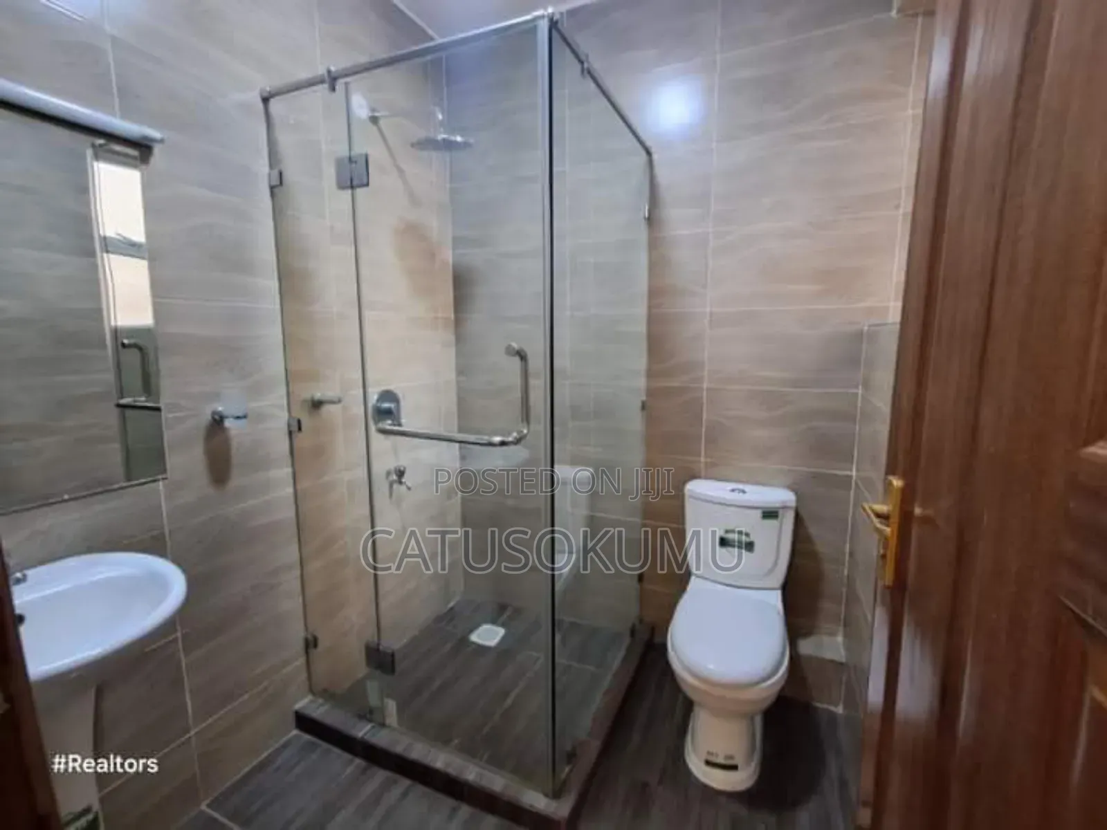 4bdrm Maisonette in Gateway Mall Area for rent