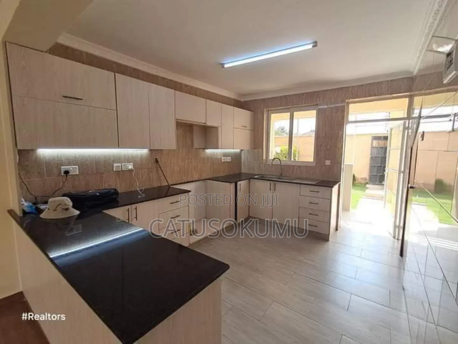 4bdrm Maisonette in Gateway Mall Area for rent