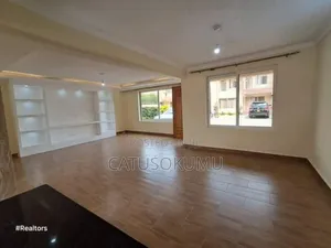 4bdrm Maisonette in Gateway Mall Area for rent