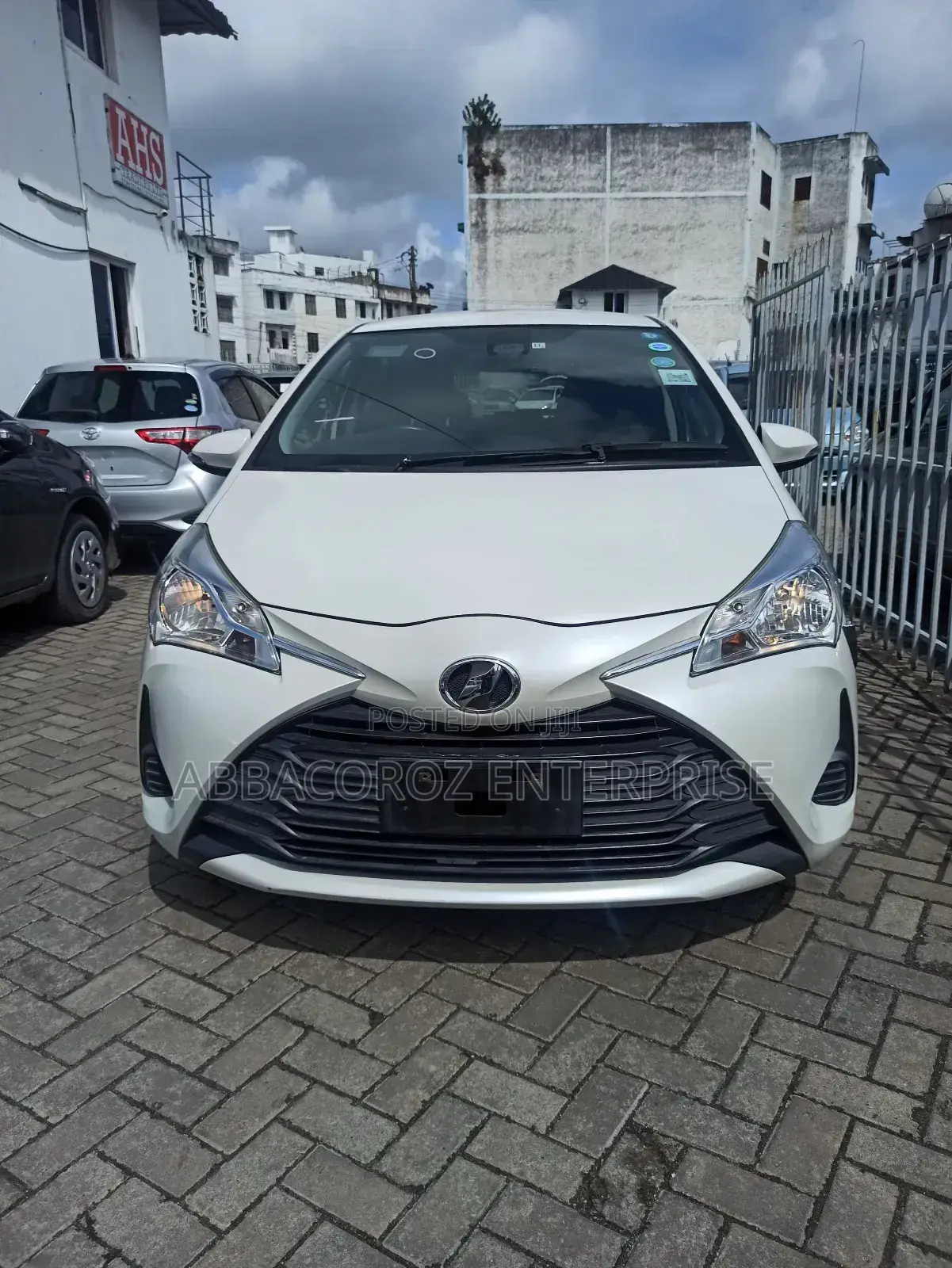 Toyota Vitz 1.3 AWD 5dr 2017 White