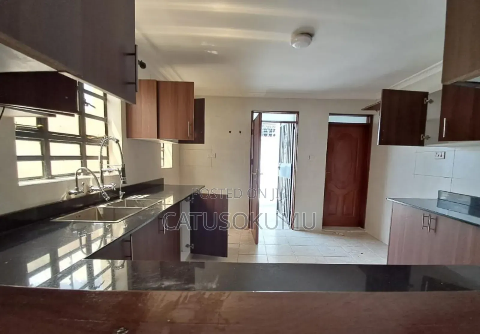5bdrm Maisonette in Viraj Area for rent