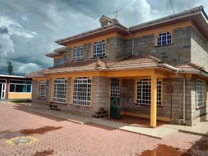 7bdrm Maisonette in Gateway Mall Area for rent