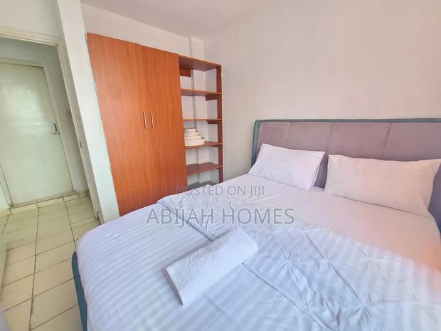 Fully Furnished Airbnb (Parking, Wi-Fi, Netflix) - thumbnail 6