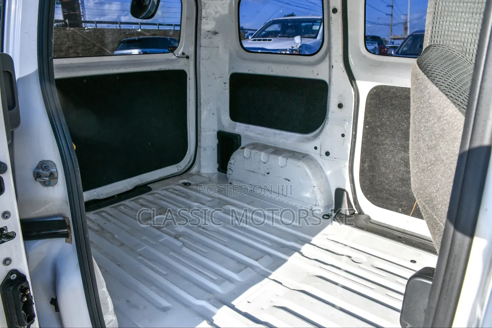 Nissan NV200 2018 White