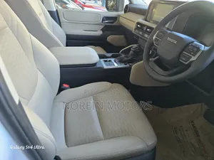 Toyota Land Cruiser Prado 2024 Off white