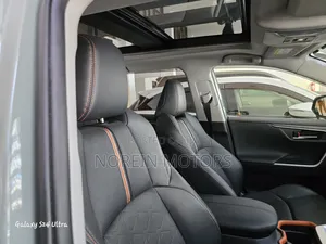 Toyota RAV4 2021 Green