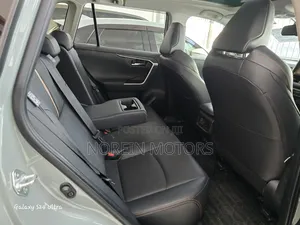 Toyota RAV4 2021 Green