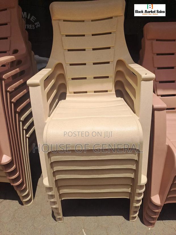 Relaxo Plastic Chair