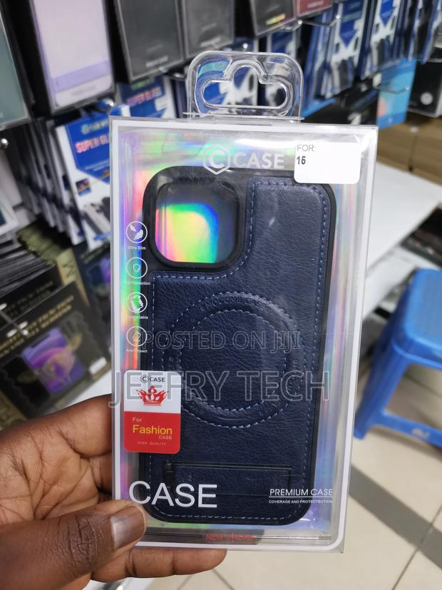 iPhone 15 Leather Bend Stand Magsafe Brown Case - main view