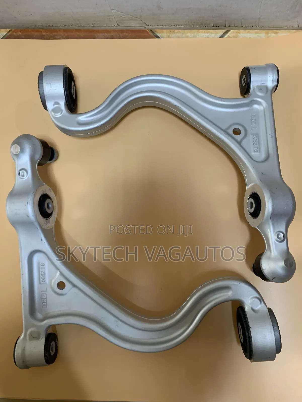 PORSCHE Lower Wishbone/Arm