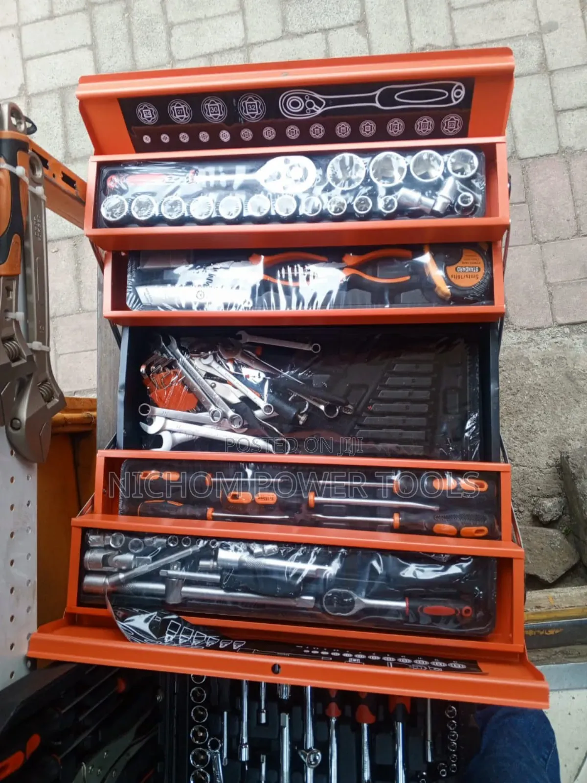 Complete 85pcs Toolset/Toolkit With Cantilever Metal Toolbox