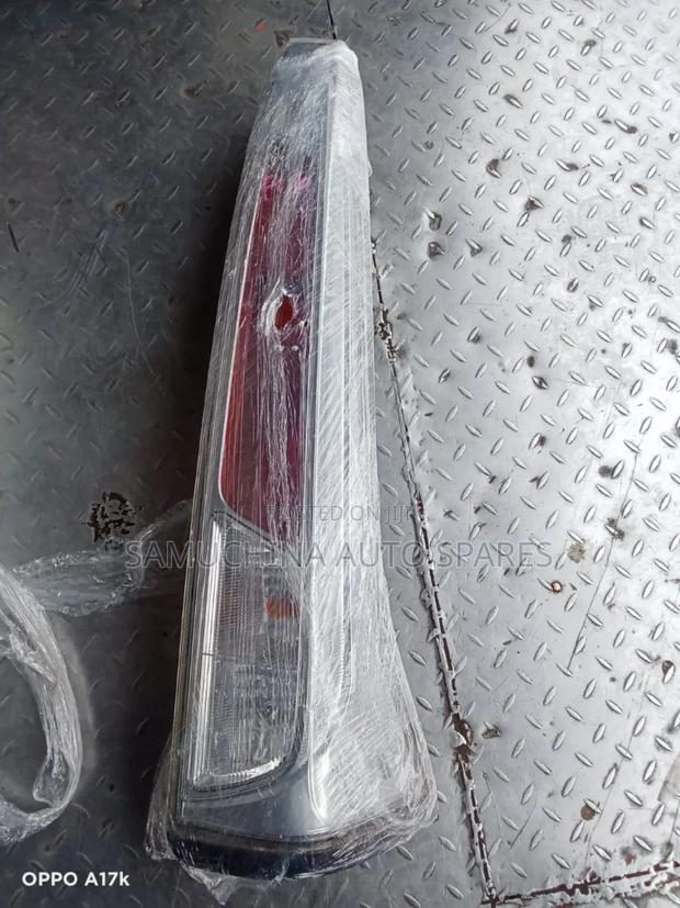 Nissan Serena C26 Tail Light