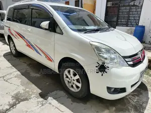 Toyota ISIS 1.8 L 2WD 2014 White