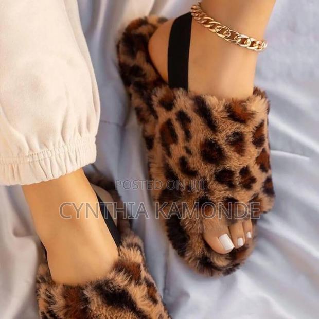 Cute Fluffy Sandals - thumbnail 4