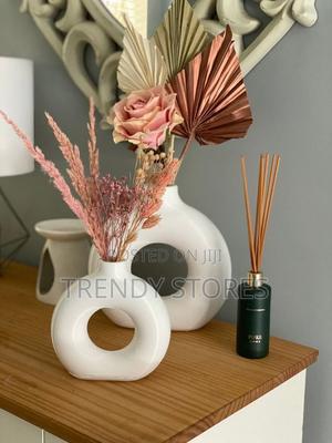 2 in 1 Stylish Donut Shaped Ceramic Flower Vase - thumbnail 2