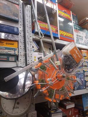 Manual Seed Planter With Seed and Fertilizer Pockets - thumbnail 2