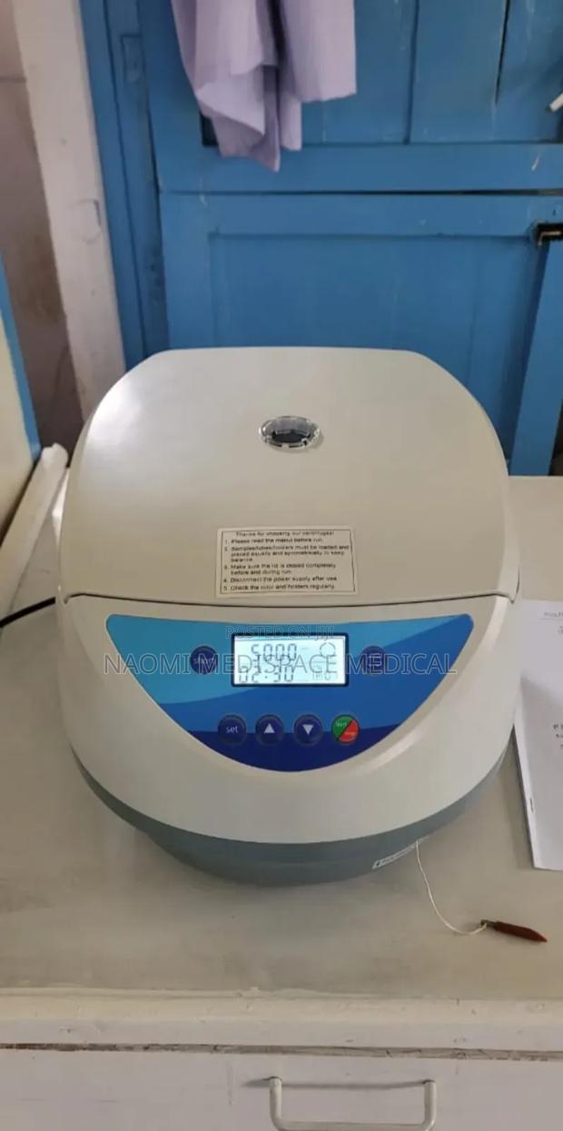 Digital Centrifuge Machine - main view