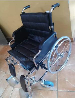 Heavy Duty/ Extra Wide Wheelchair - thumbnail 2