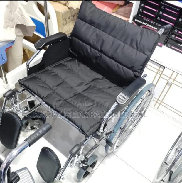Heavy Duty/ Extra Wide Wheelchair - thumbnail 3
