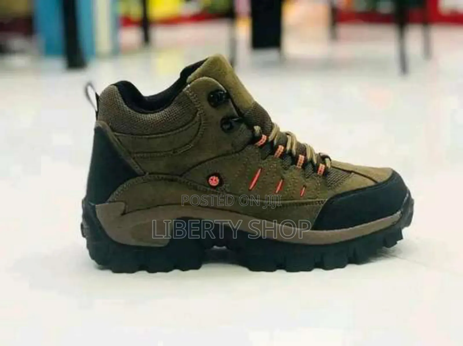 Skyview Hiking Boots * Hiking Boots