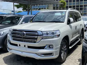 Toyota Land Cruiser 2018 White