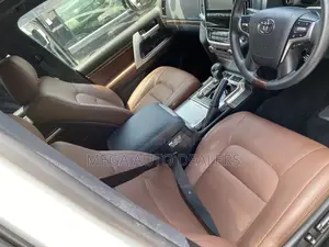 Toyota Land Cruiser 2018 White